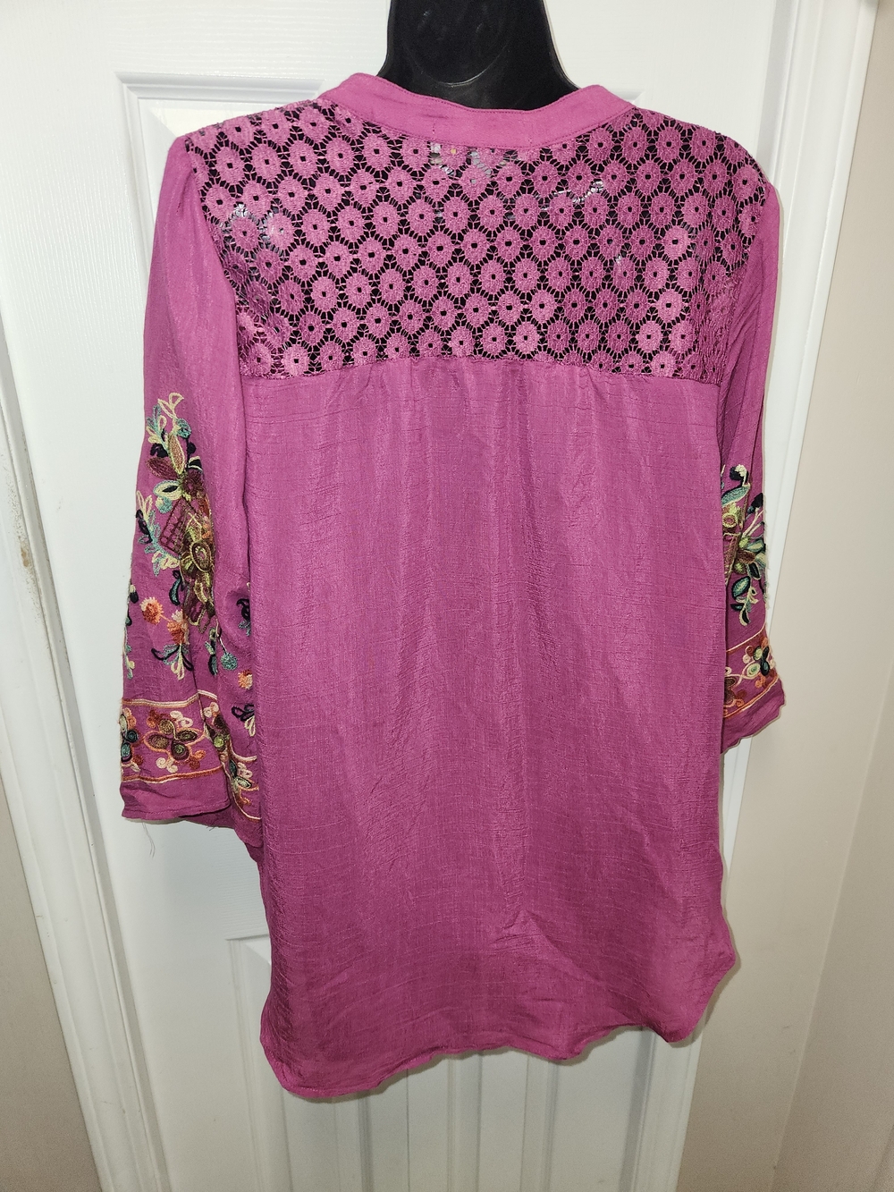 🍉Embroidered Magenta Button-Front Tunic Top - Picture 7 of 8